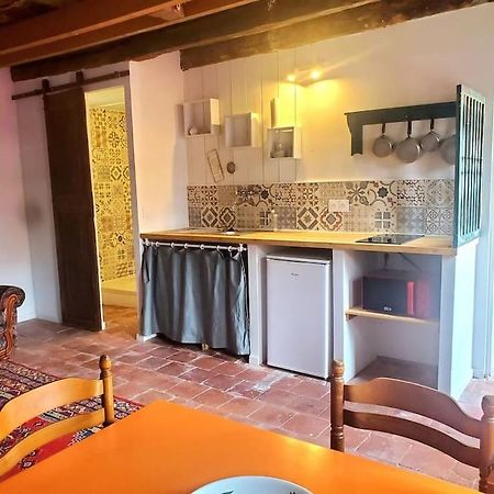 Petite Maison De Village Ygrande Kültér fotó
