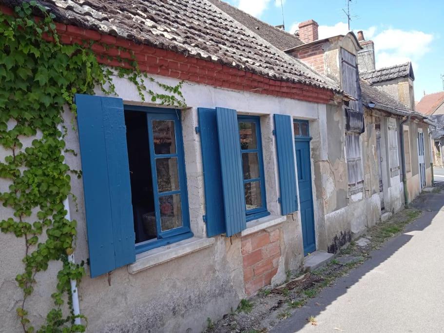 Petite Maison De Village Ygrande Kültér fotó
