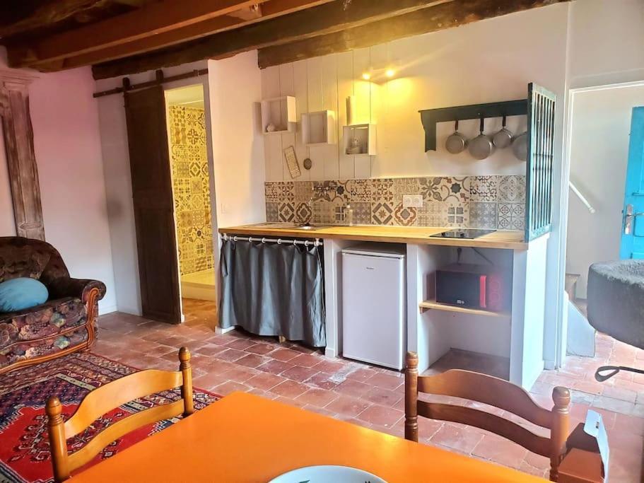 Petite Maison De Village Ygrande Kültér fotó