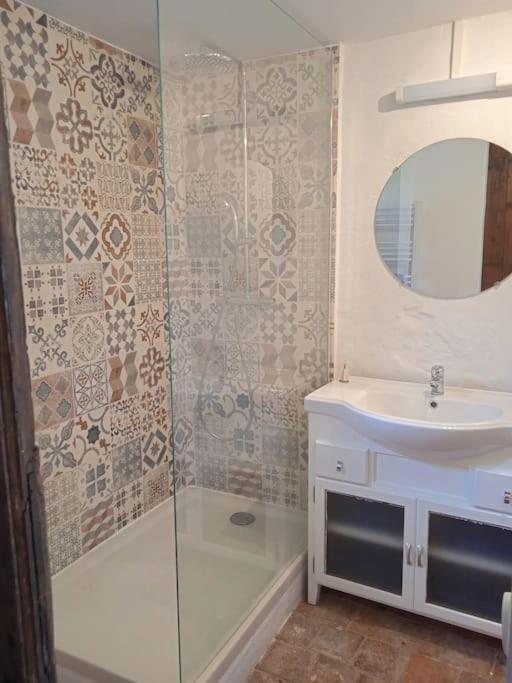 Petite Maison De Village Ygrande Kültér fotó