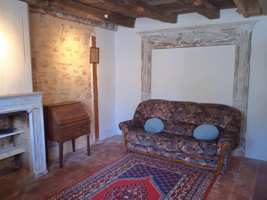 Petite Maison De Village Ygrande Kültér fotó