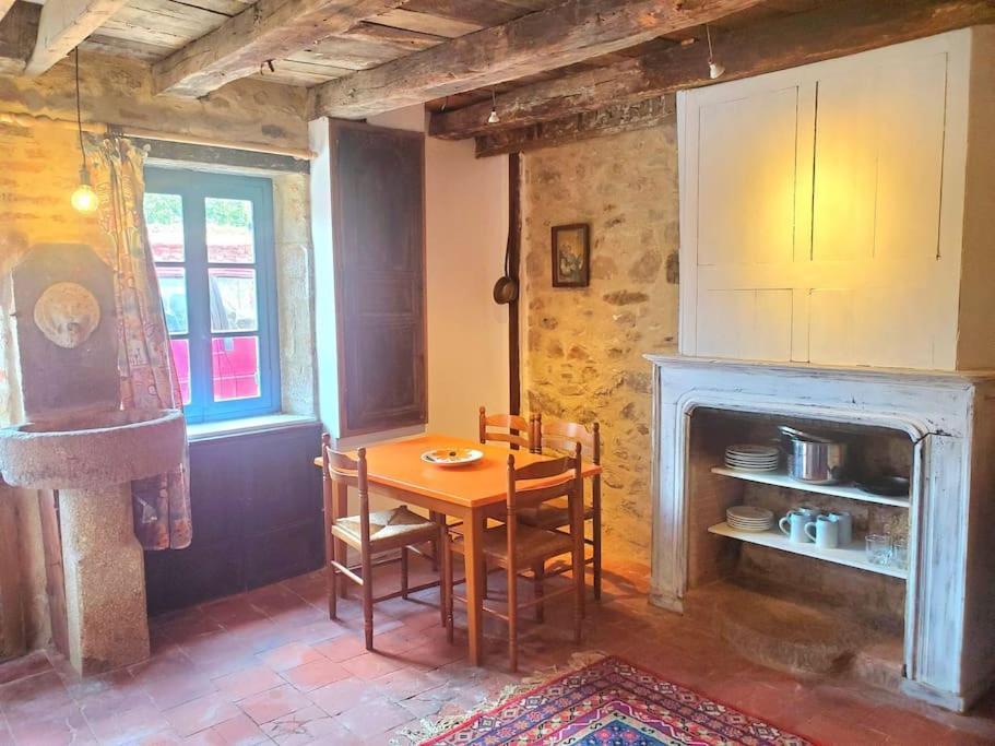 Petite Maison De Village Ygrande Kültér fotó